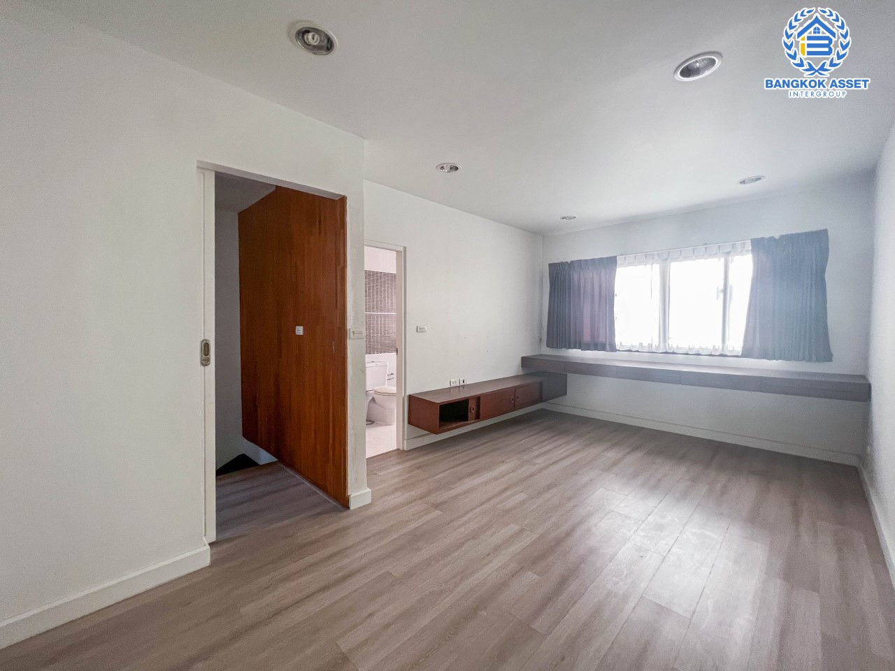 *****ทาวน์โฮมมือสองย่านนนทบุรี ม.ทาวน์พลัสเอ็กซ์ งามวงศ์วาน-ประชาชื่น ทาวน์โฮม 3 ชั้น เนื้อที่ 20 ตร.ว. ฟังก์ชัน 3 ห้องนอน 3 ห้องน้ำ จอดรถได้ถึง 2 คัน พร้อมครัวบิ้วอิน บนทำเลโซนเมือง เชื่อมต่อถนนหลายสาย ถ.ติวานนท์ ถ.แจ้งวัฒนะ และถ.งามวงศ์วาน และใกล้รถไฟฟ้า "สถานีสนามบินน้ำ"